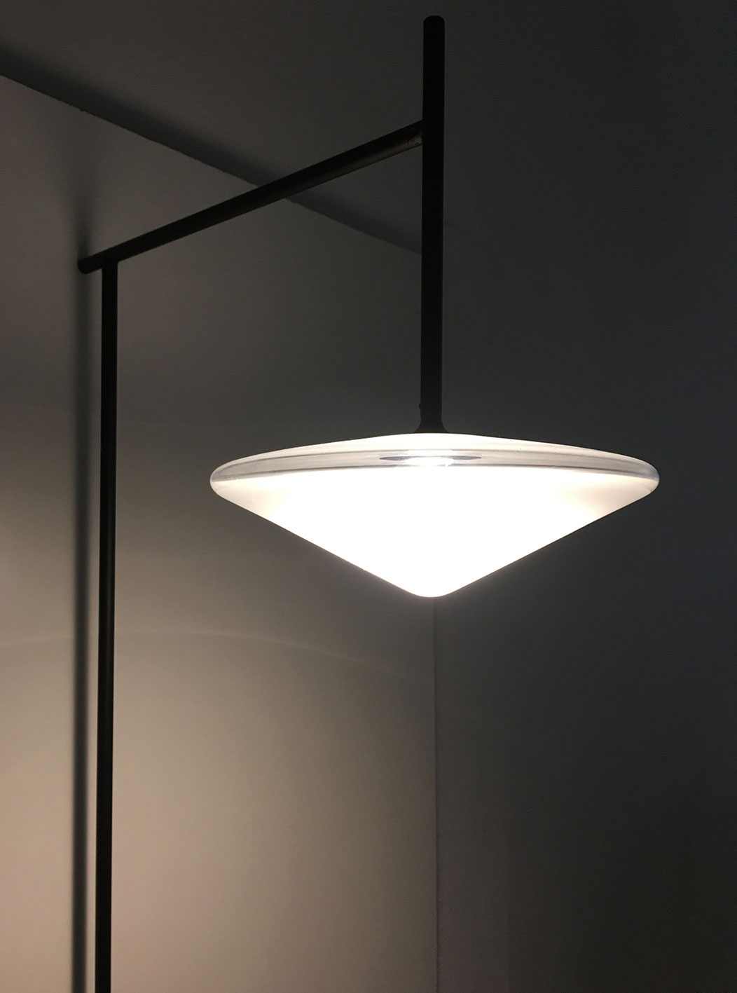 lamps and lanterns，Desk lamp，a chandelier，Clip lamp，Bedside lamp，fashion，Glass，Glass chandelier，Line element，Minimalist lamps，Wood and paper，Metal lamps，Black and white collocation，