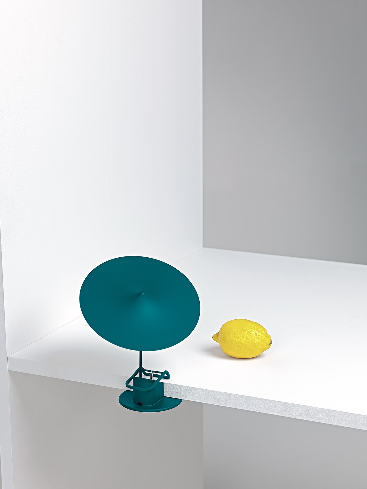 lamps and lanterns，Desk lamp，a chandelier，Clip lamp，Bedside lamp，fashion，Glass，Glass chandelier，Line element，Minimalist lamps，Wood and paper，Metal lamps，Black and white collocation，