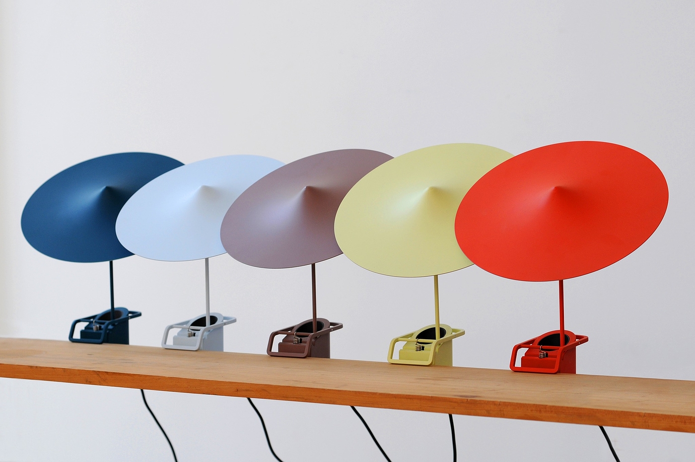 lamps and lanterns，Desk lamp，a chandelier，Clip lamp，Bedside lamp，fashion，Glass，Glass chandelier，Line element，Minimalist lamps，Wood and paper，Metal lamps，Black and white collocation，