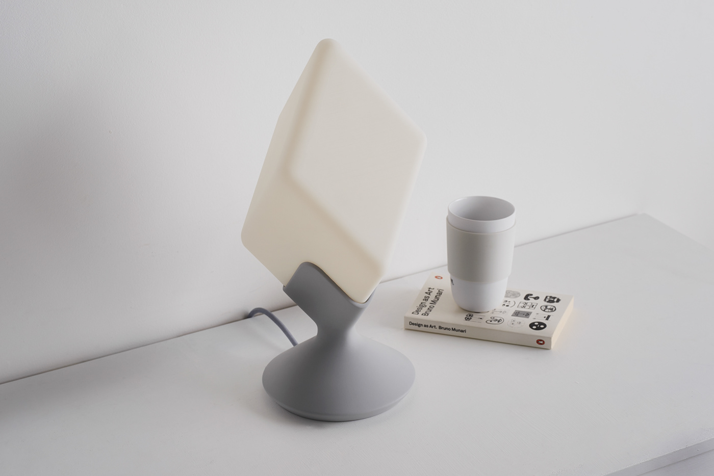 modern stylish，Black and white gray color matching，Minimalist，Warm color light source，Brain hole design，Table lamp design，Lamp design，