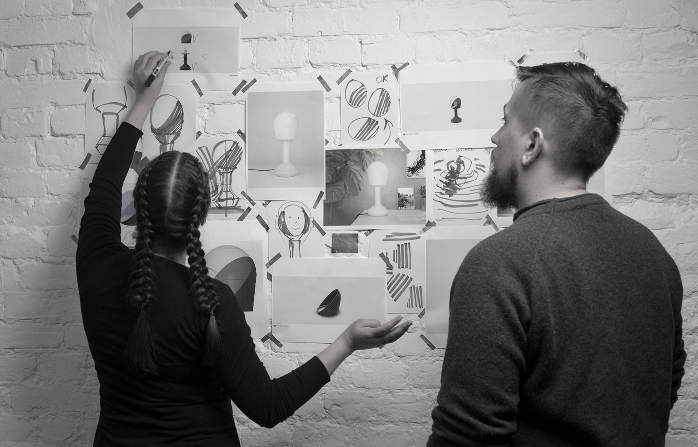 modern stylish，Black and white gray color matching，Minimalist，Warm color light source，Brain hole design，Table lamp design，Lamp design，