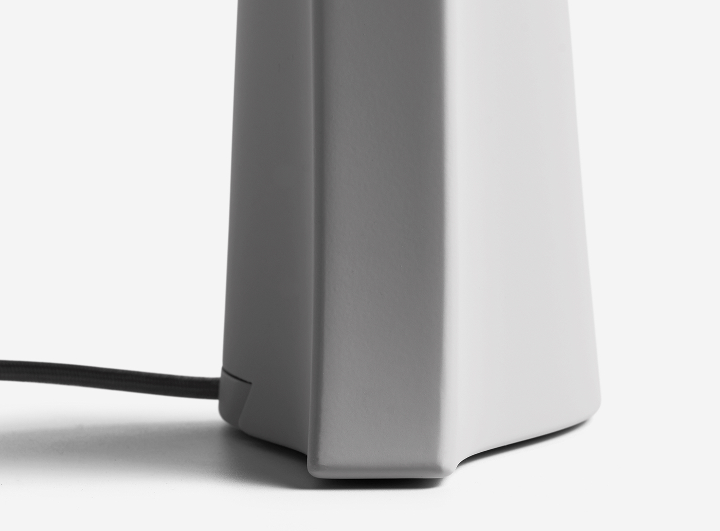 modern stylish，Black and white gray color matching，Minimalist，Warm color light source，Brain hole design，Table lamp design，Lamp design，