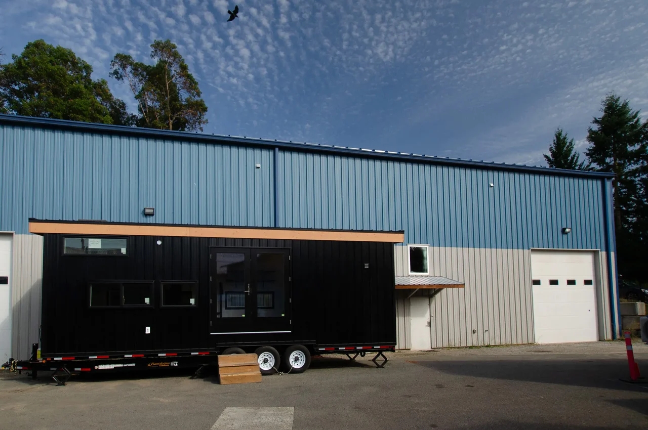 raven，Mobile house，Touring car，Architecture，