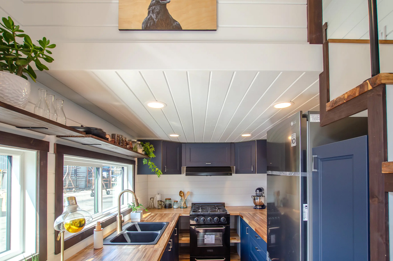 raven，Mobile house，Touring car，Architecture，