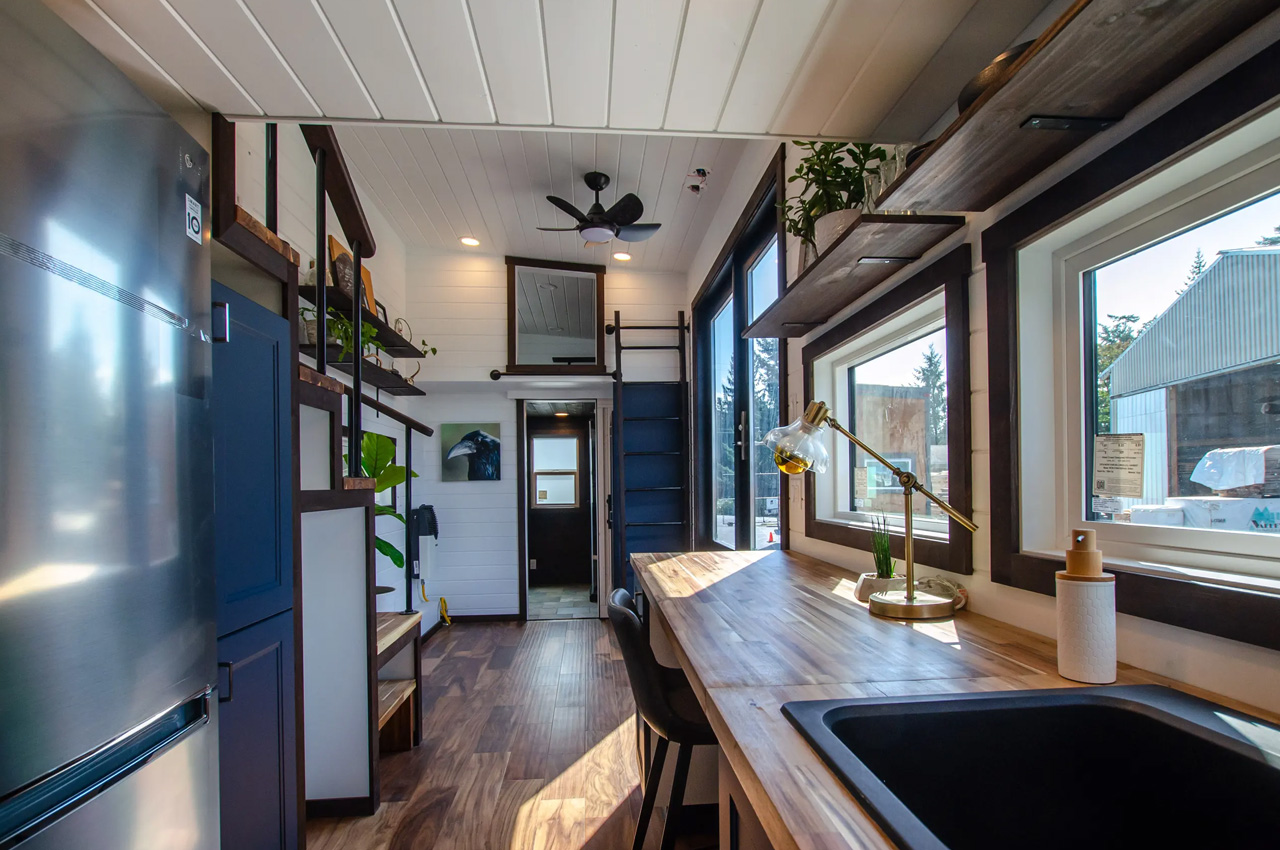 raven，Mobile house，Touring car，Architecture，