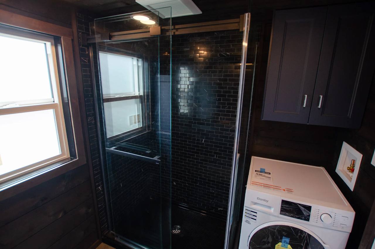 raven，Mobile house，Touring car，Architecture，