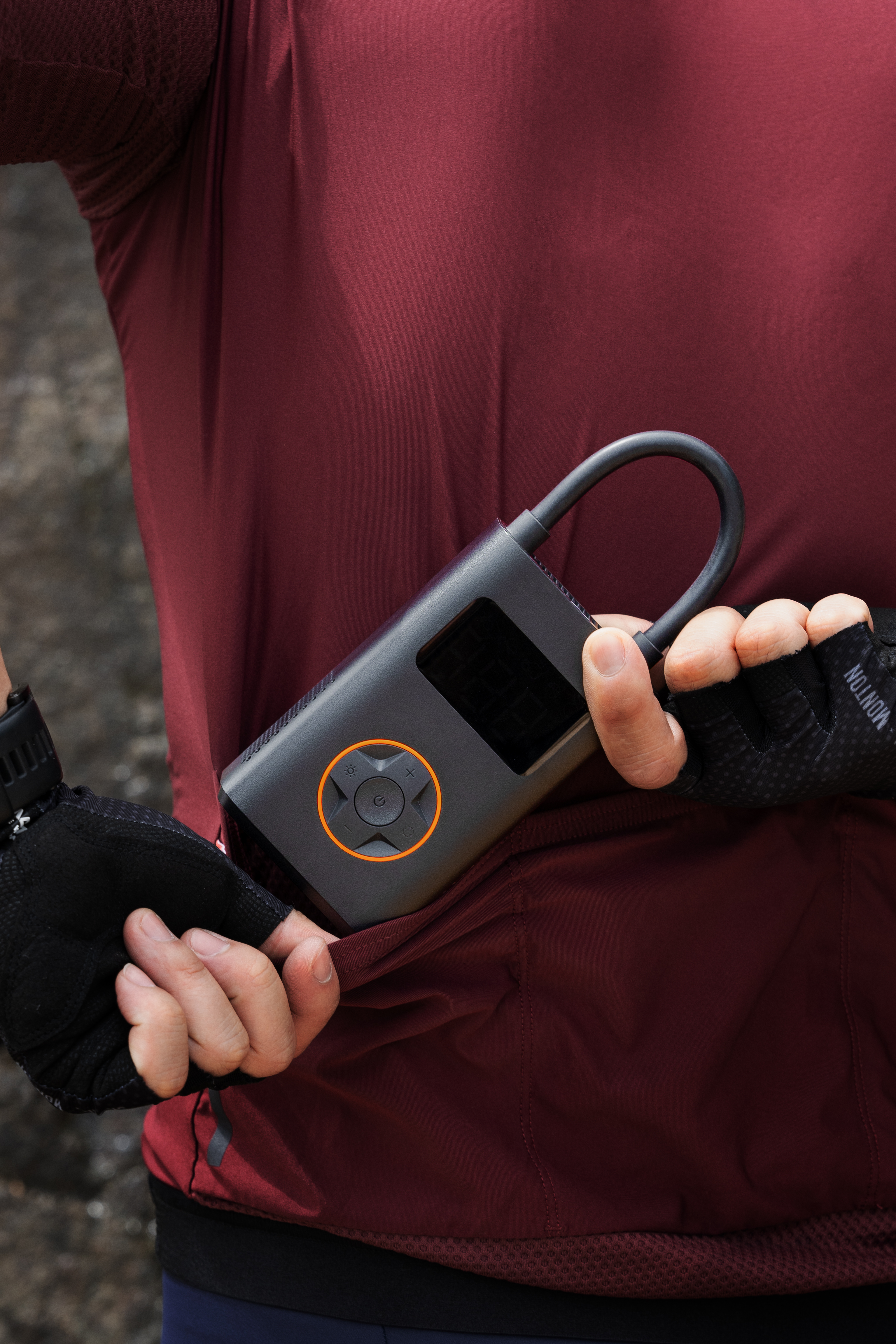 Ride the portable mini truck pump, your road expert.，