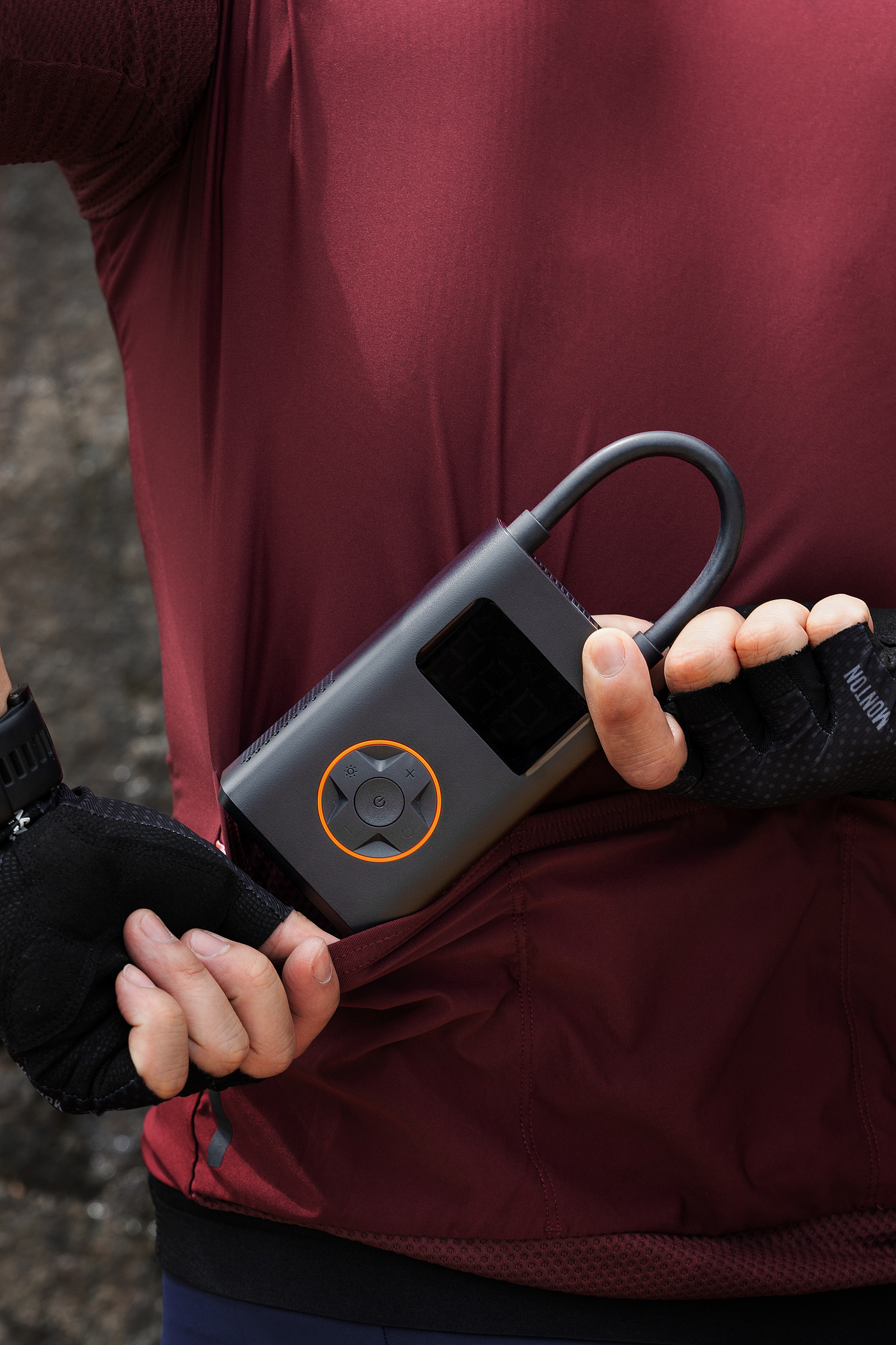 Ride the portable mini truck pump, your road expert.，