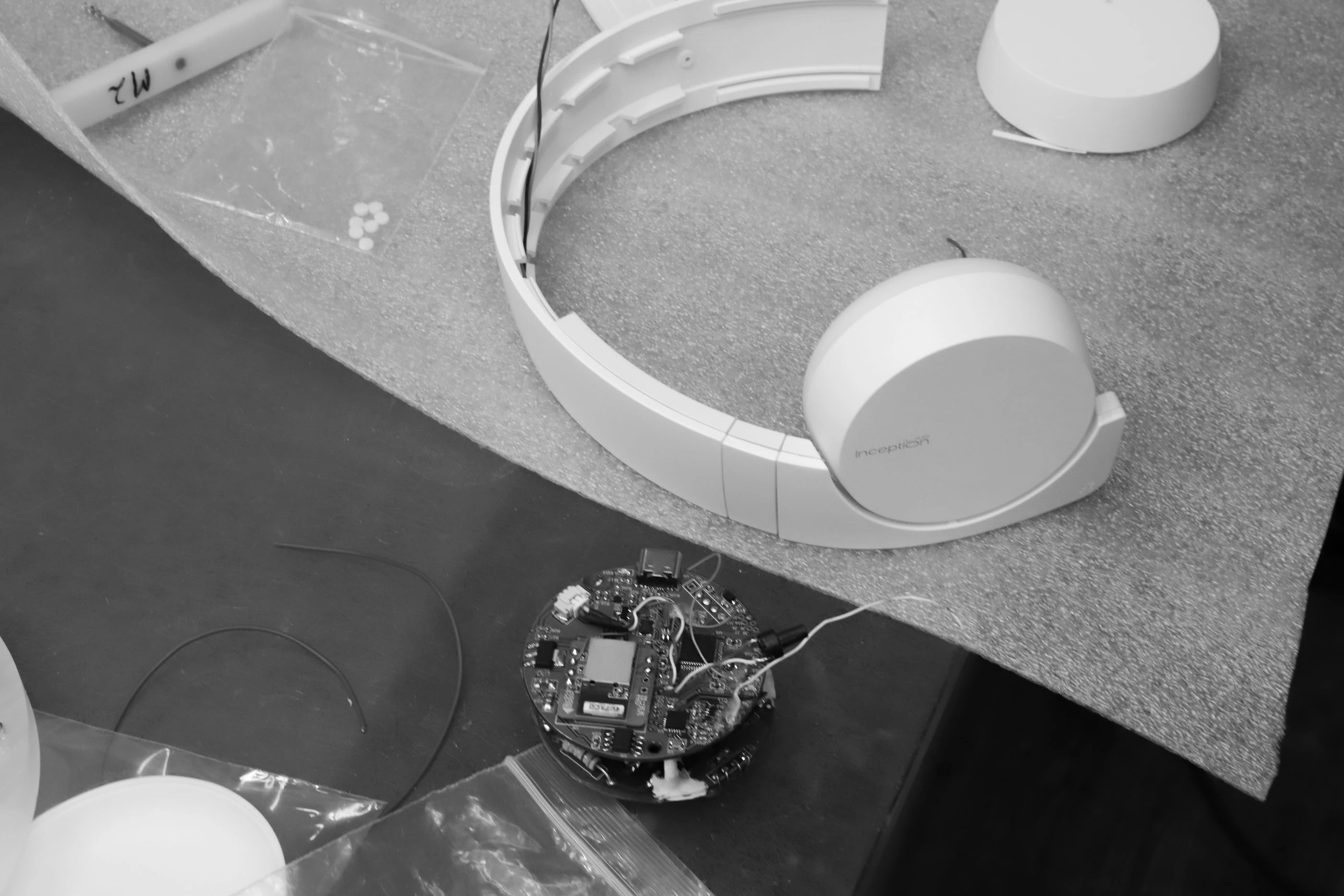 Electronic equipment，Medical supplies，medical apparatus and instruments，Alzheimer's Disease Treatment Device，