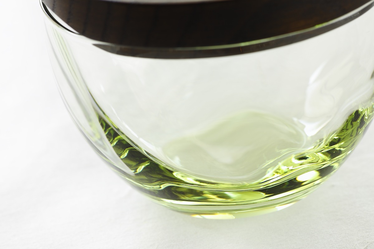 Glass，wood，cup，teacup，bottle，