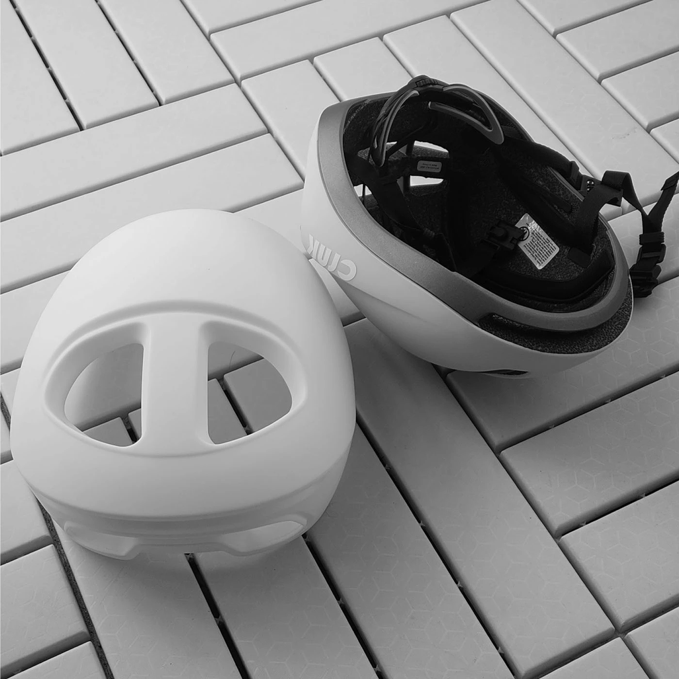 Bicycle helmet，Outdoor equipment，Riding equipment，Porsche，