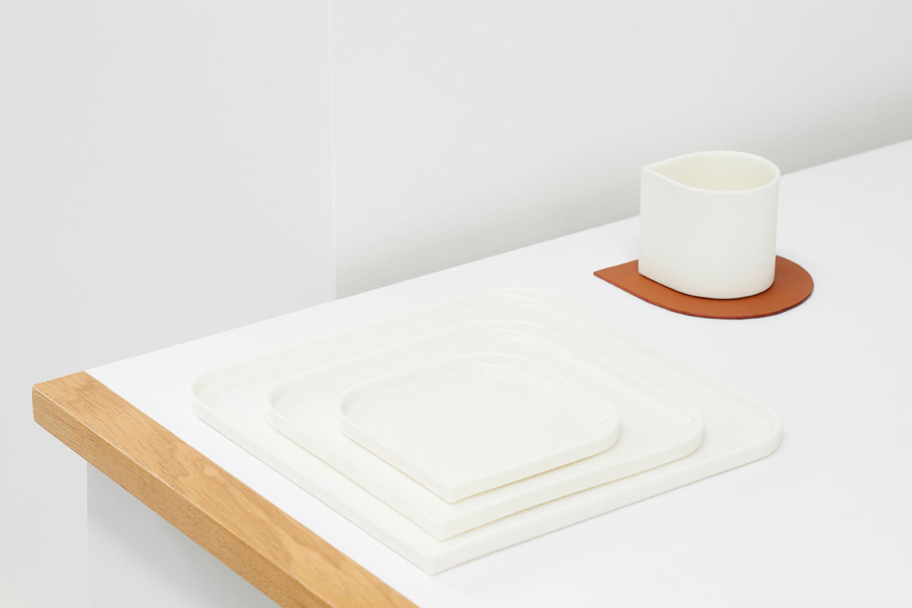 tableware，cup，Water cup，Dinner plate，wood，stone，Symbol，