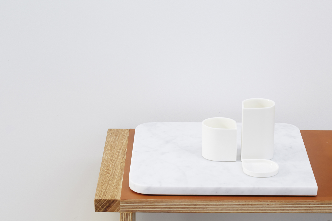 tableware，cup，Water cup，Dinner plate，wood，stone，Symbol，