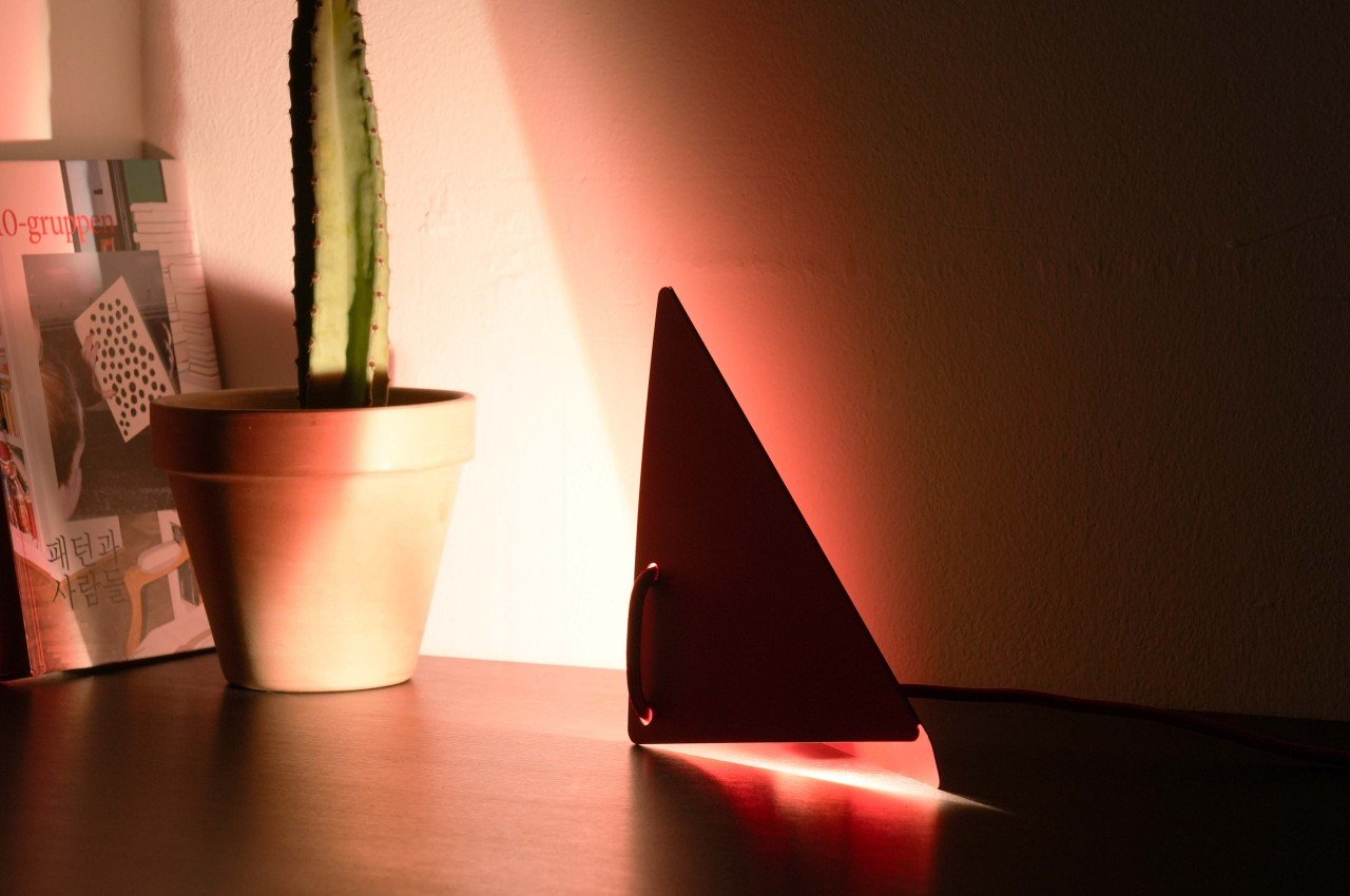 lighting，Desk lamp，atmosphere，