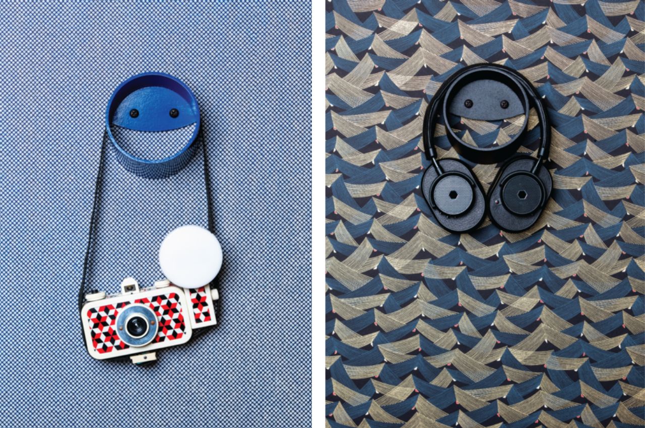 a hook，suspension，emoticon，