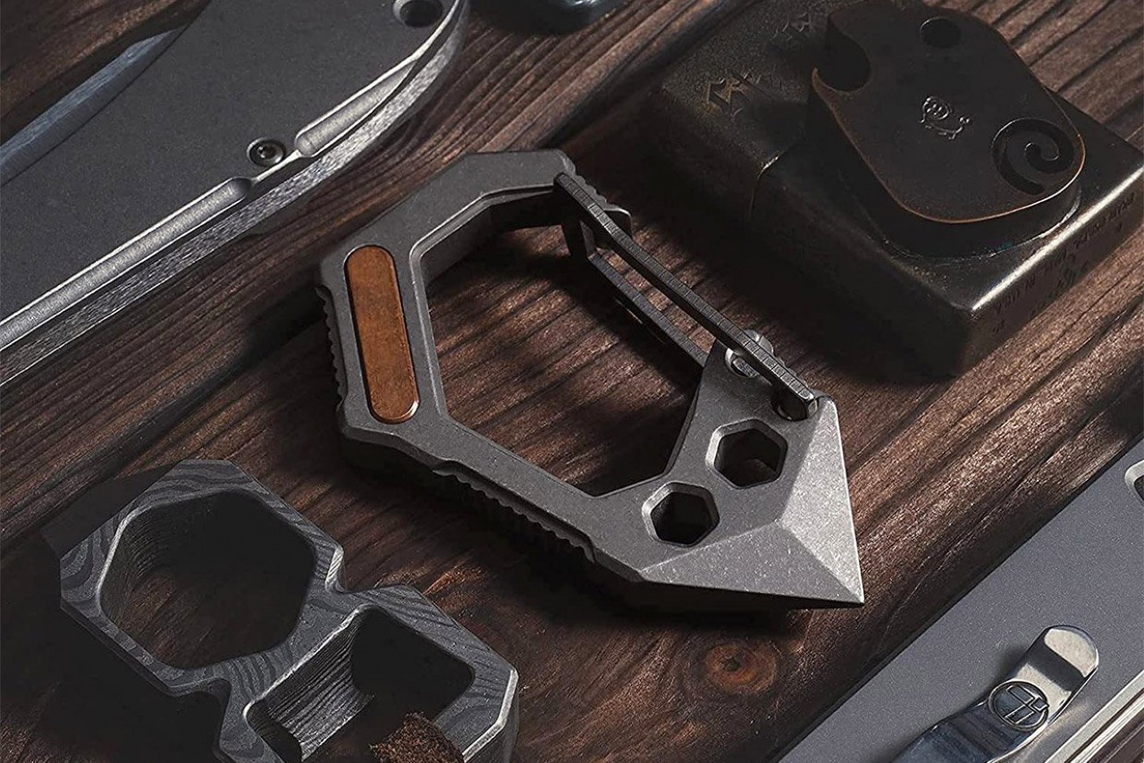 Titanium，Mountaineering buckle，multi-function，