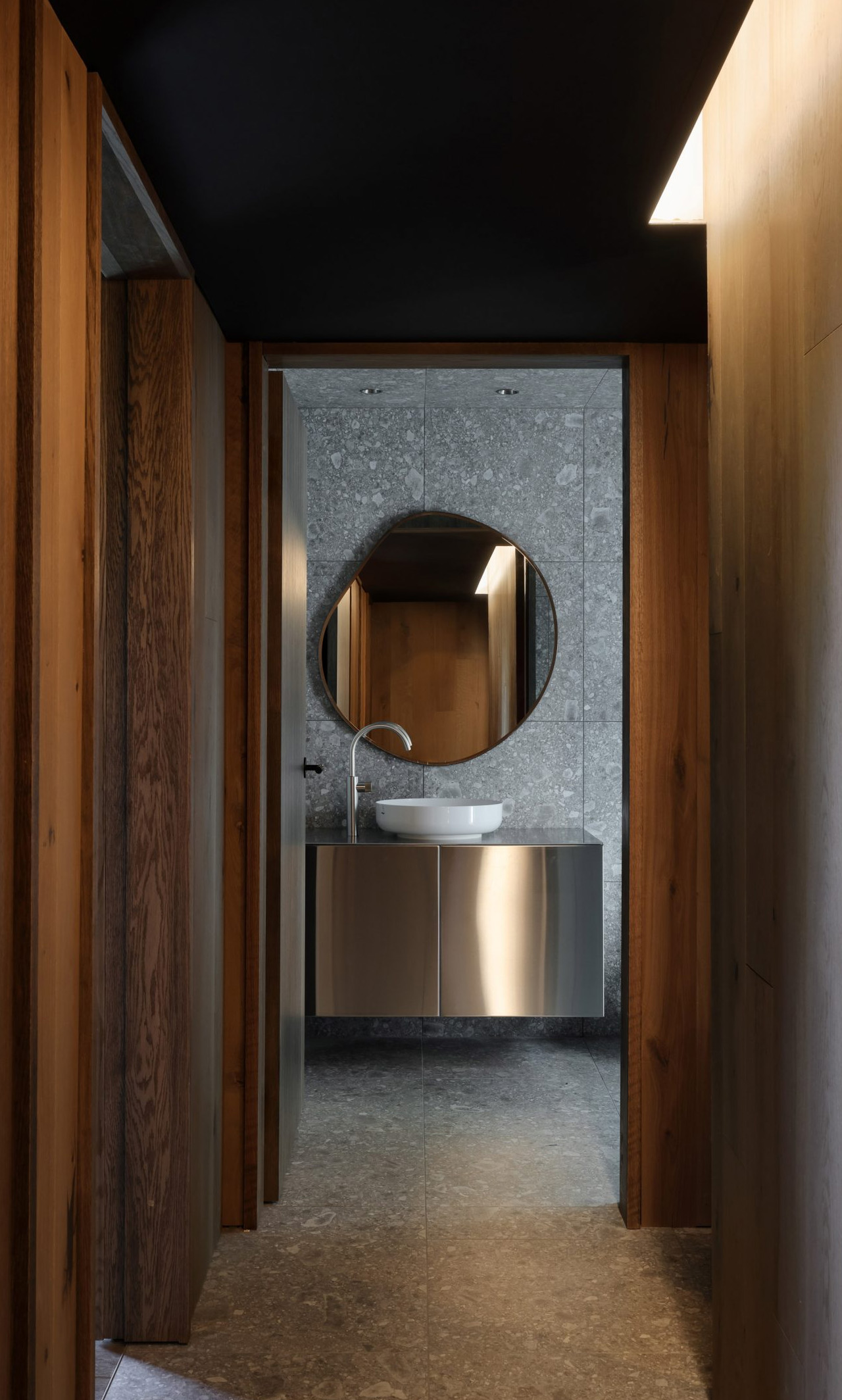 on vacation，hut，steel structure，