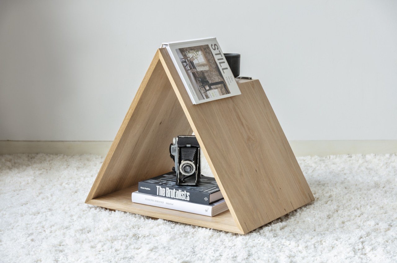 Side table，place，triangular prism，