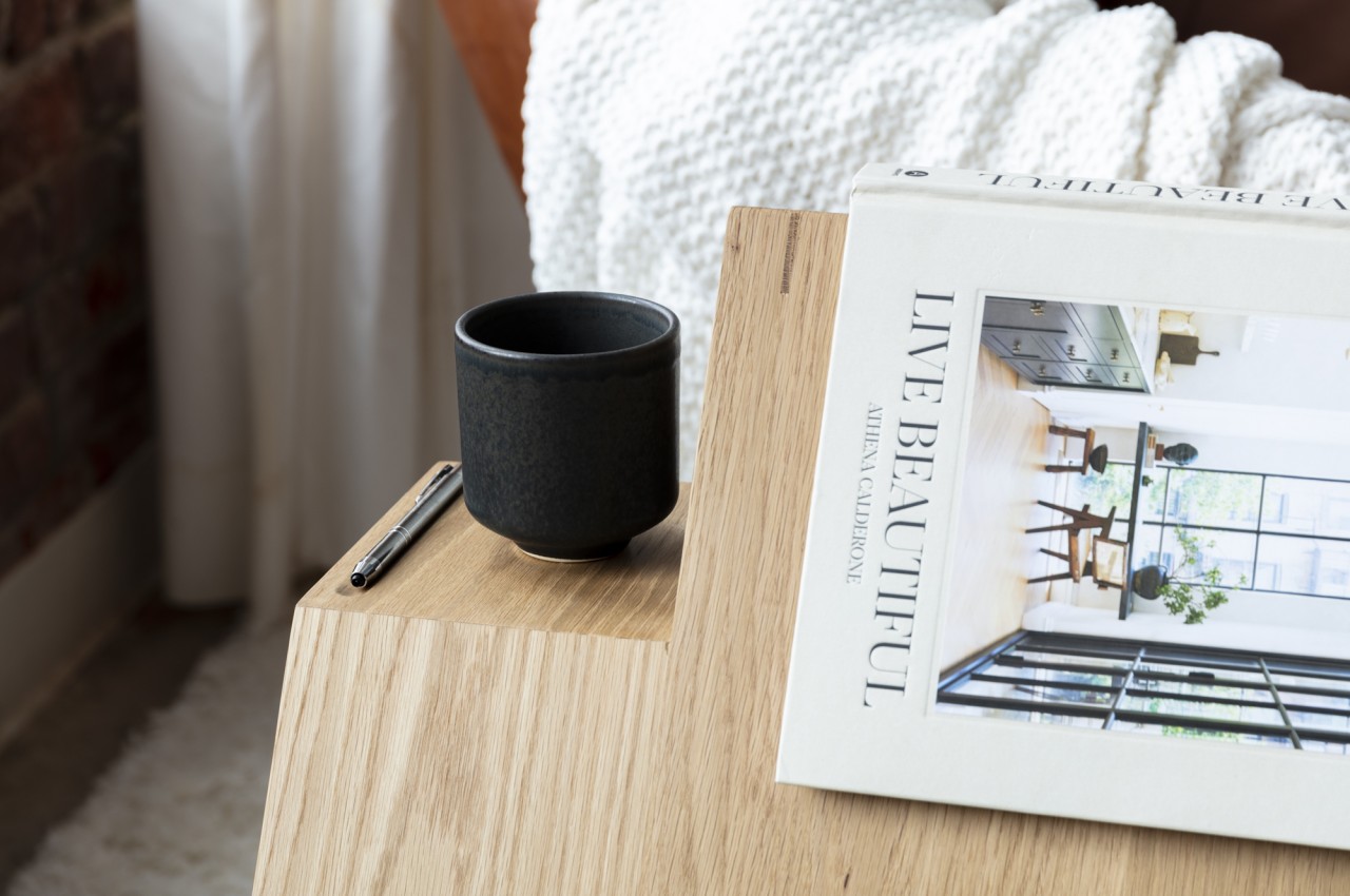 Side table，place，triangular prism，