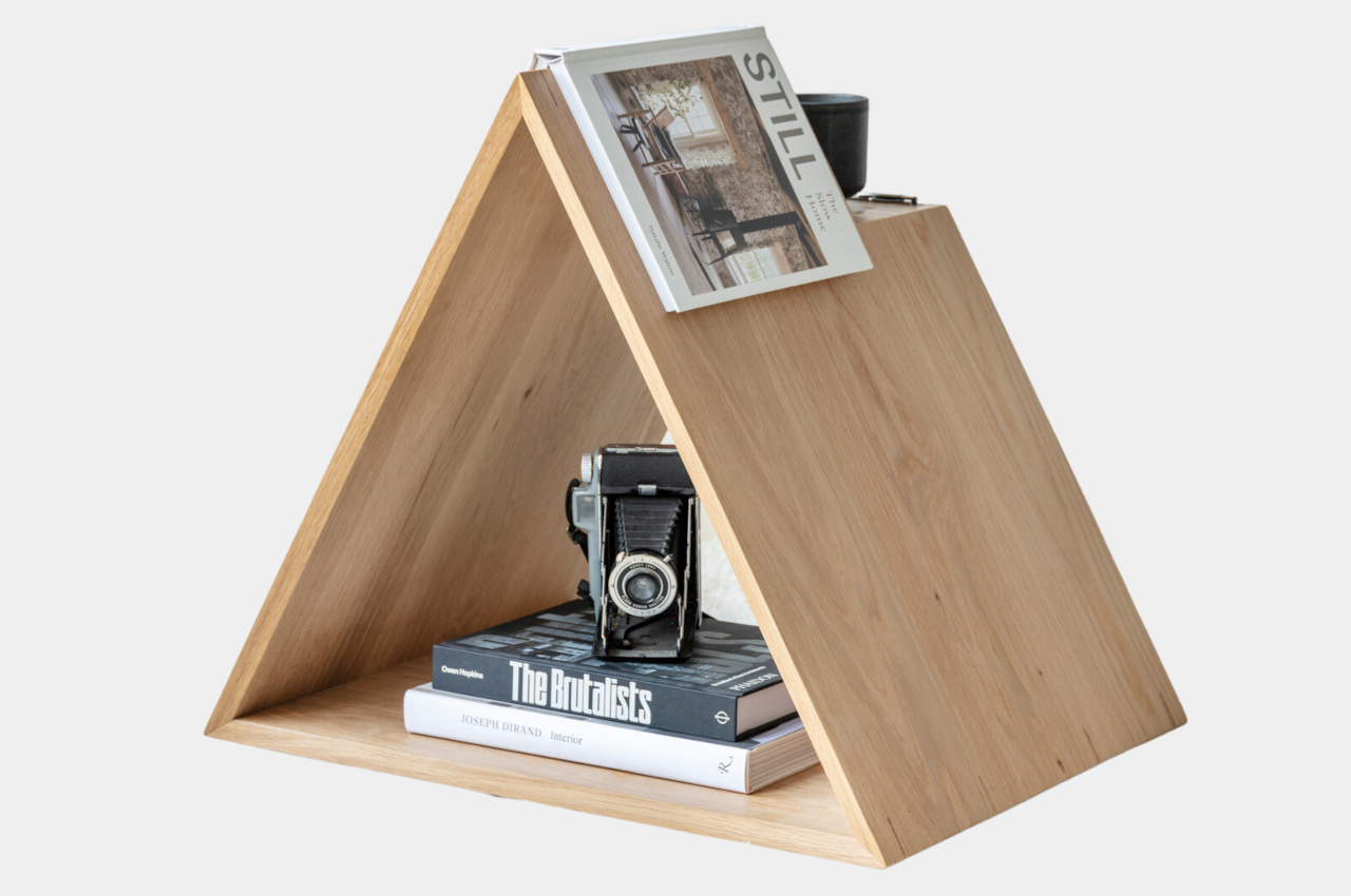 Side table，place，triangular prism，