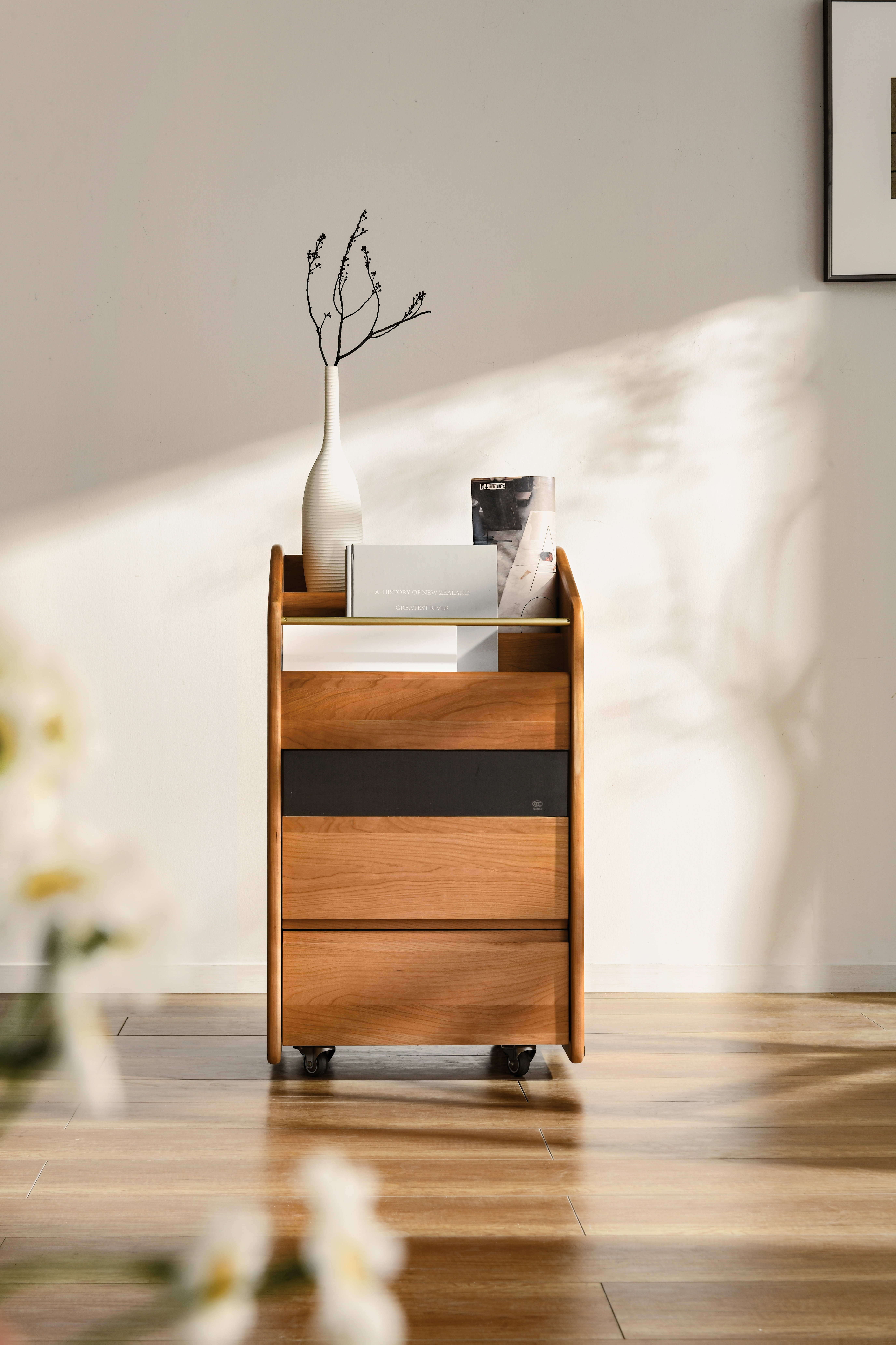 Vintage · Solid Wood · Side Cabinet，