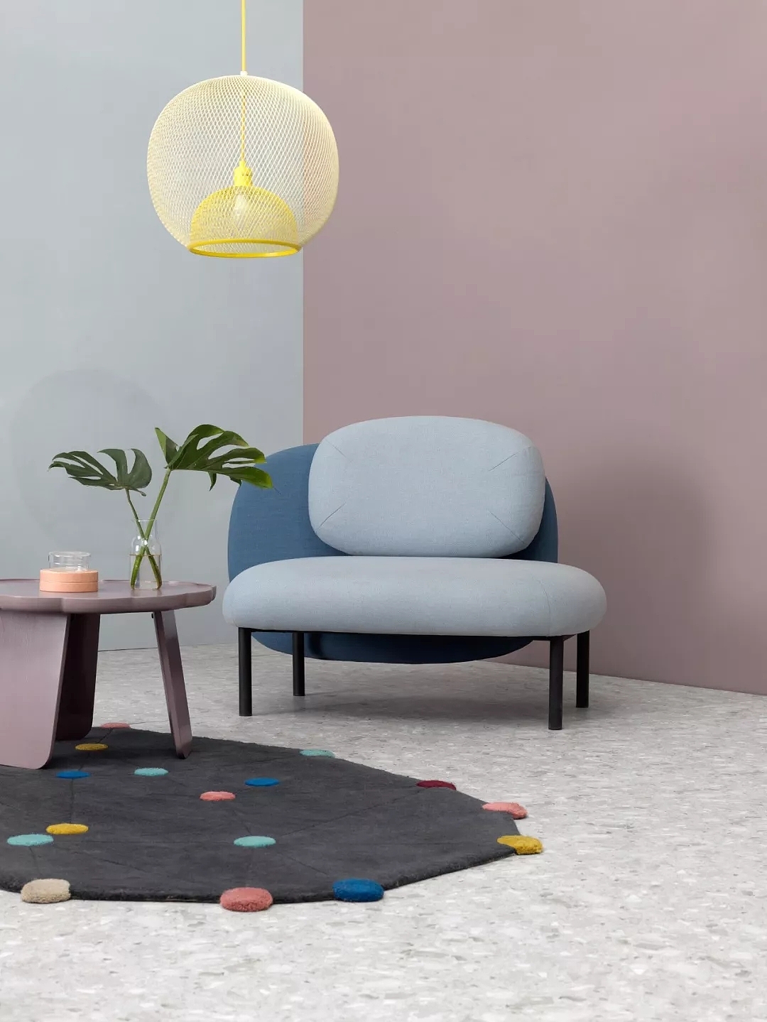 Dulux，cozy，Warm wood brown，Flower room table，lamps and lanterns，sofa，