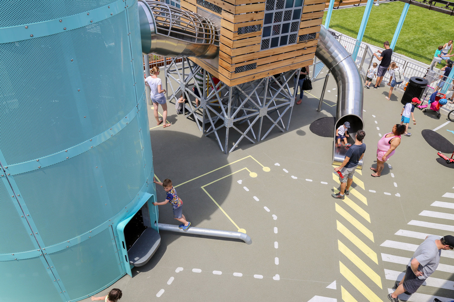 modeling，Outdoor recreation，Slide，park，old building renovation，Children's Playground，