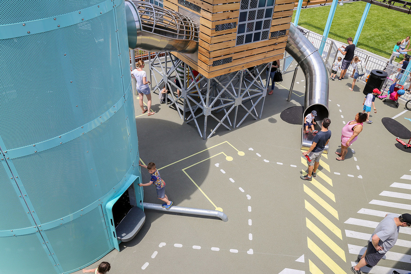 modeling，Outdoor recreation，Slide，park，old building renovation，Children's Playground，