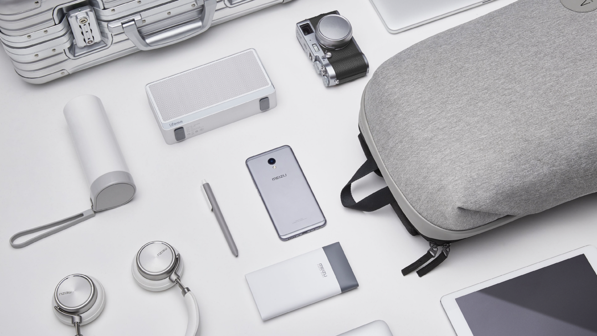 A explosive backpack，