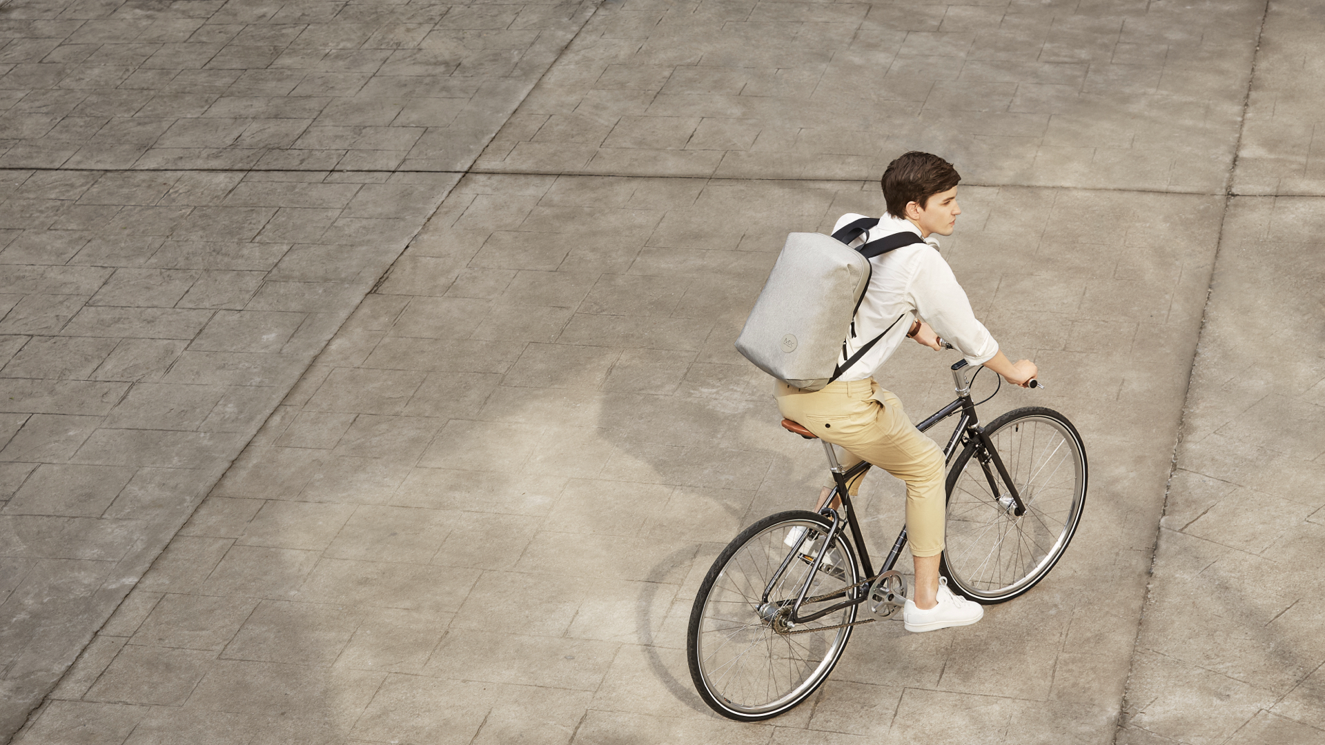 A explosive backpack，