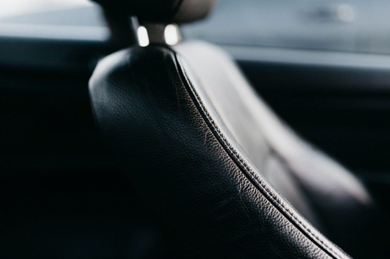 AR windshield，retro futurism ，Electric，suv，