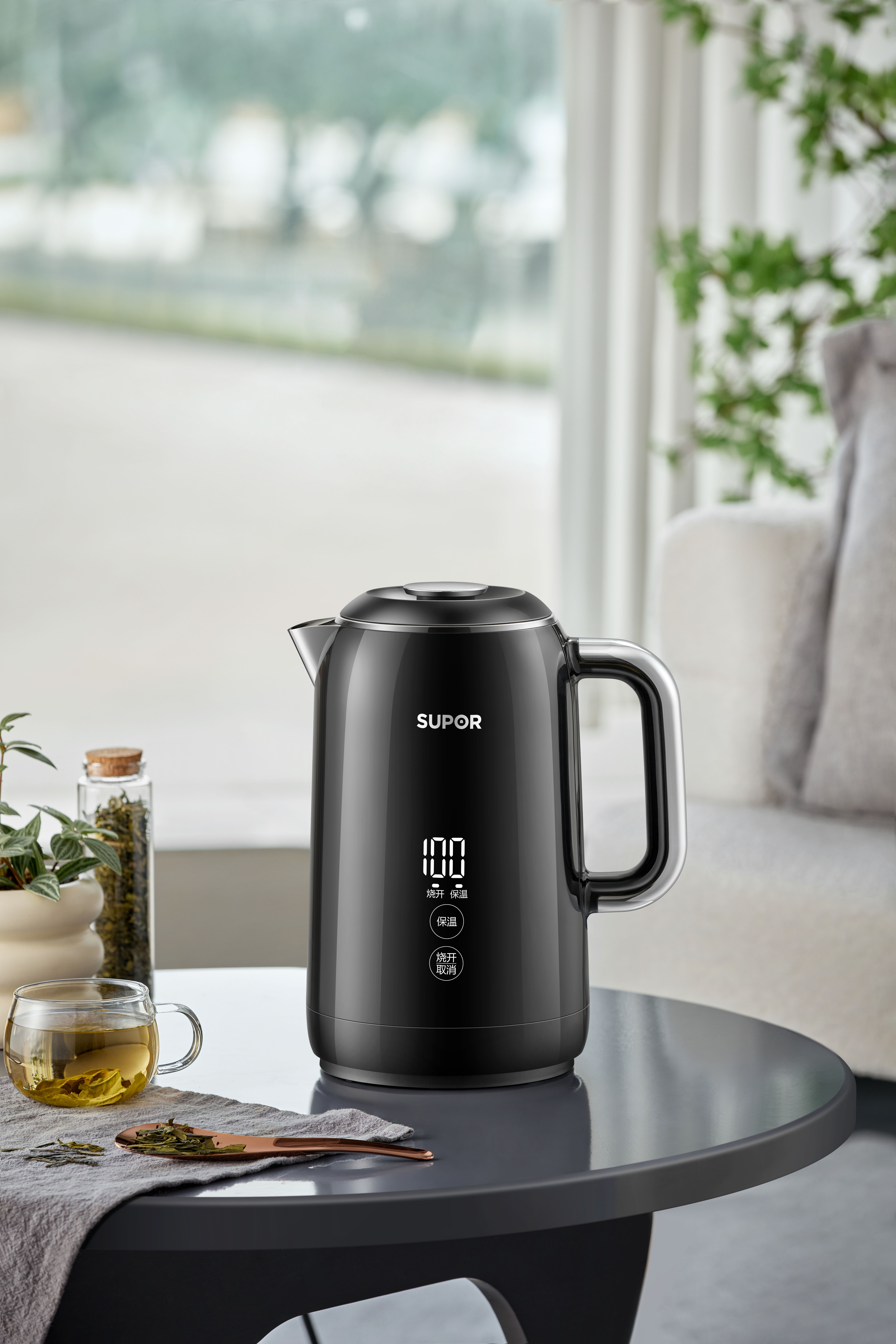 Electric kettle，Retro look，Real-time temperature display，Electric kettle，