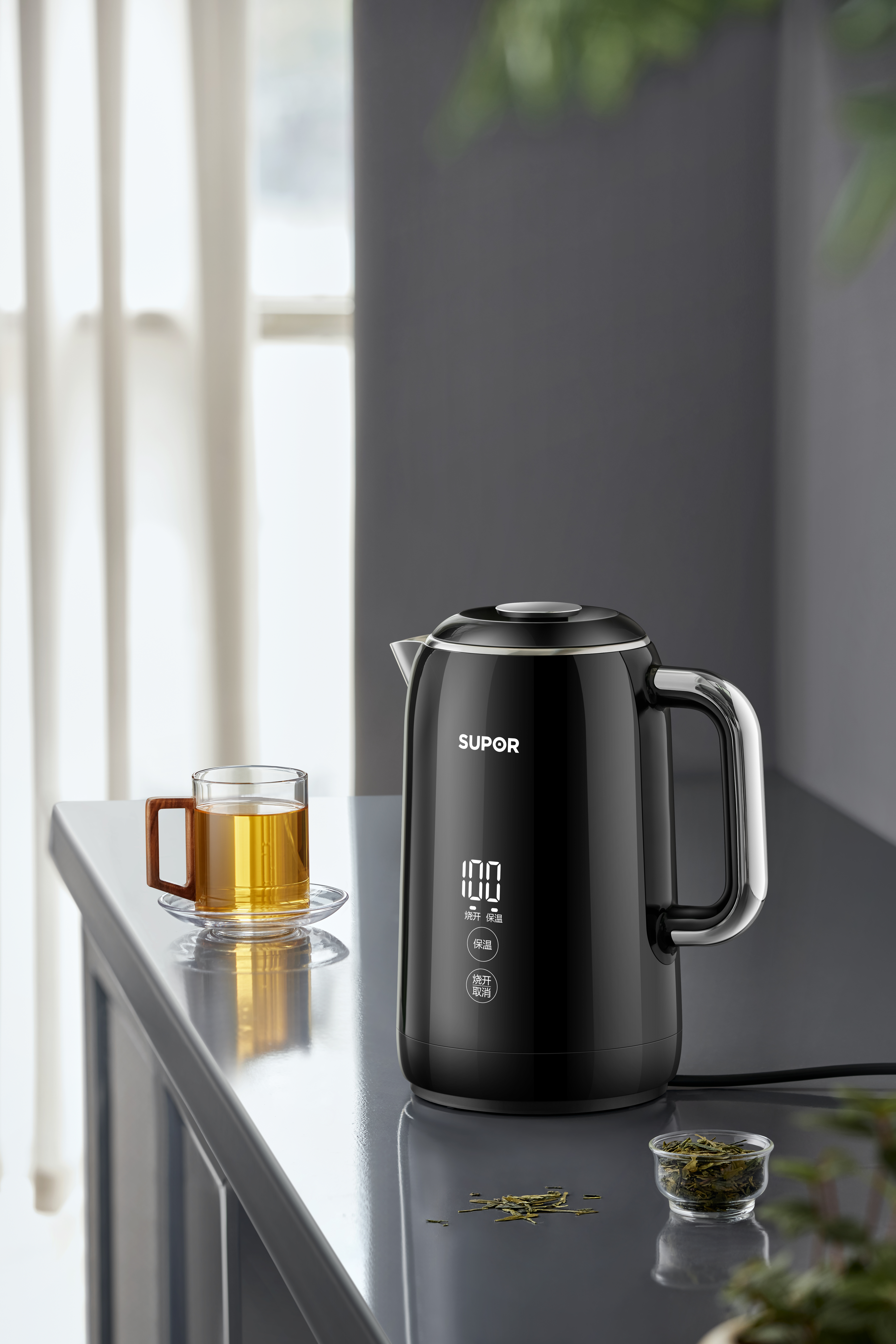 Electric kettle，Retro look，Real-time temperature display，Electric kettle，