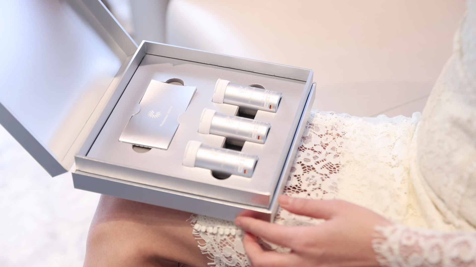 packing design，all-round living element，Gold standard design，Xiong muguo，Brand packaging design，High-grade packaging，Gift box packaging，Freeze-dried powder，