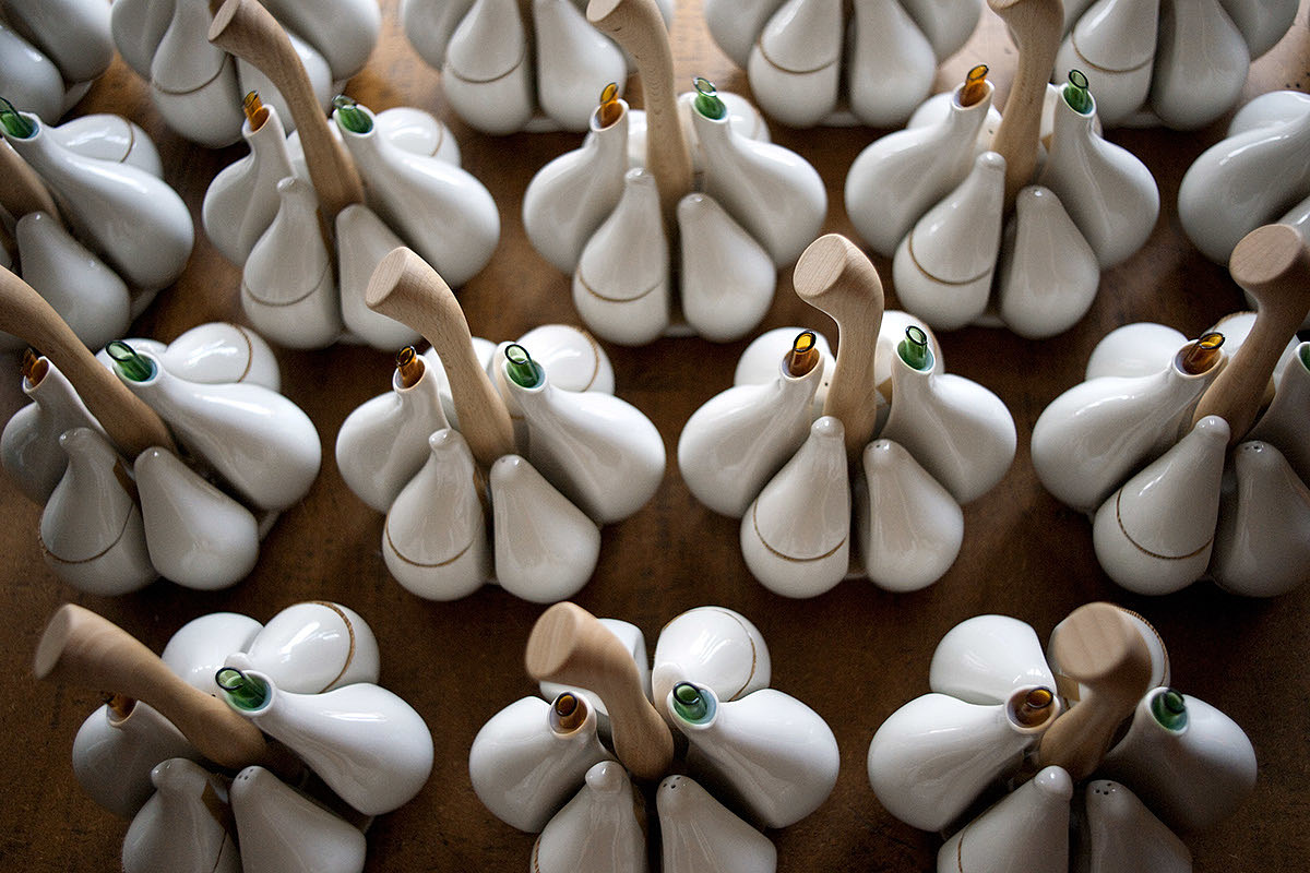 garlic，Porcelain，wood，Matching of porcelain and wood，Seasoning bottle，Soy sauce bottle，packing，Production process，