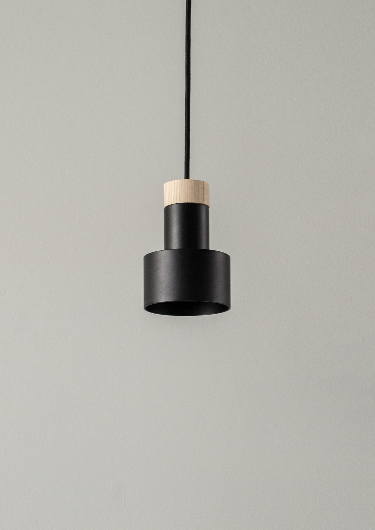 Metal，wood，a chandelier，