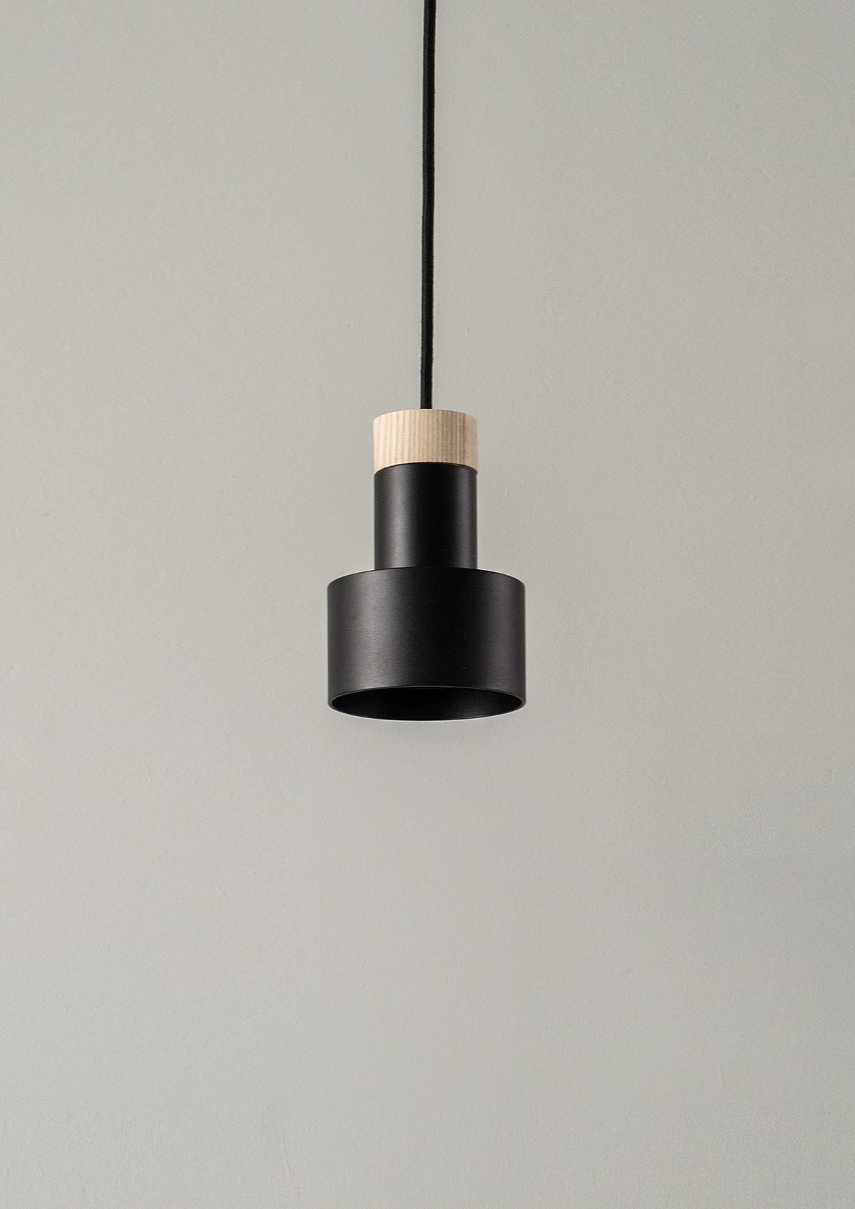 Metal，wood，a chandelier，