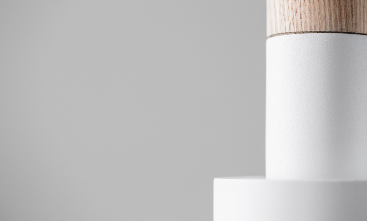 Metal，wood，a chandelier，