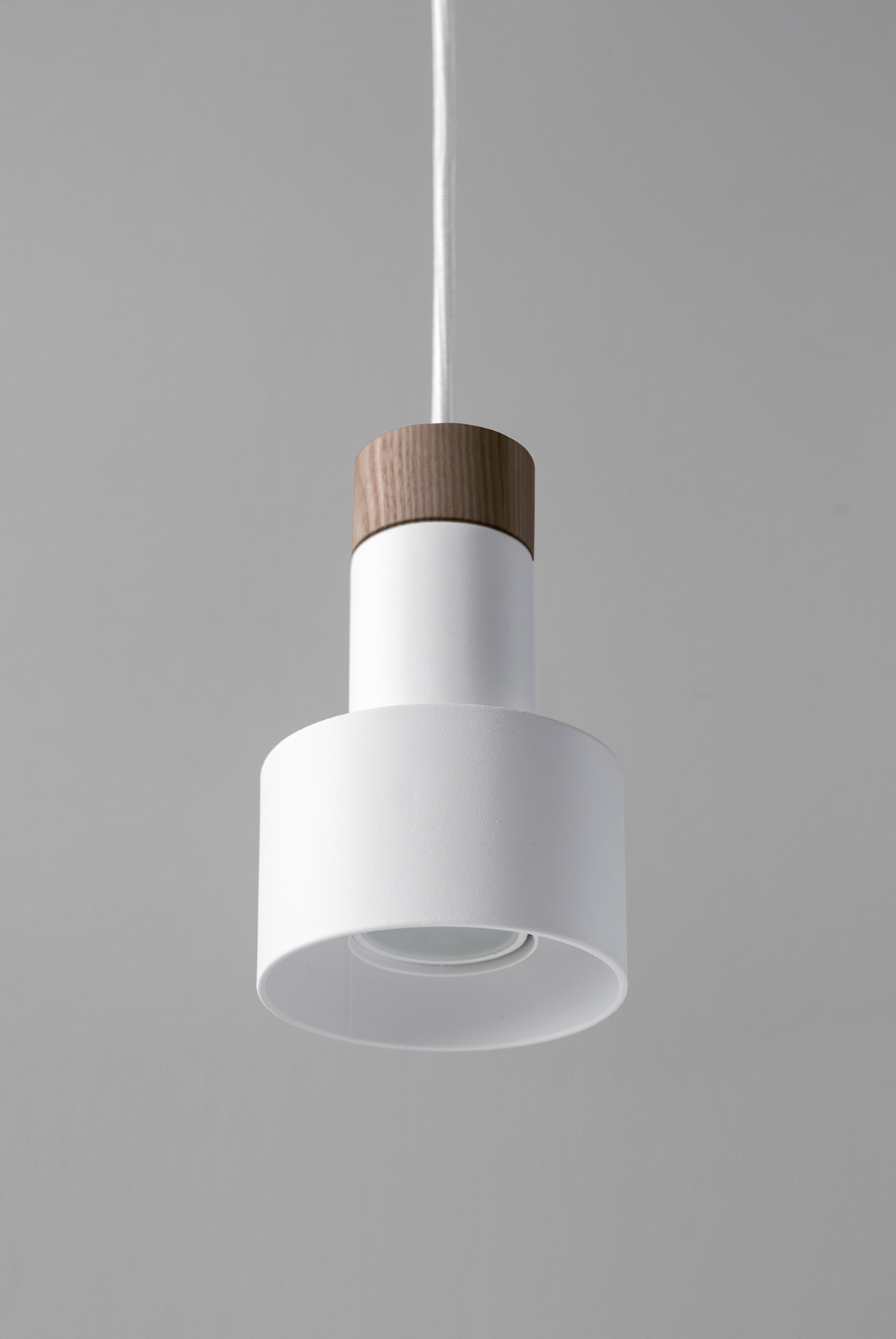 Metal，wood，a chandelier，