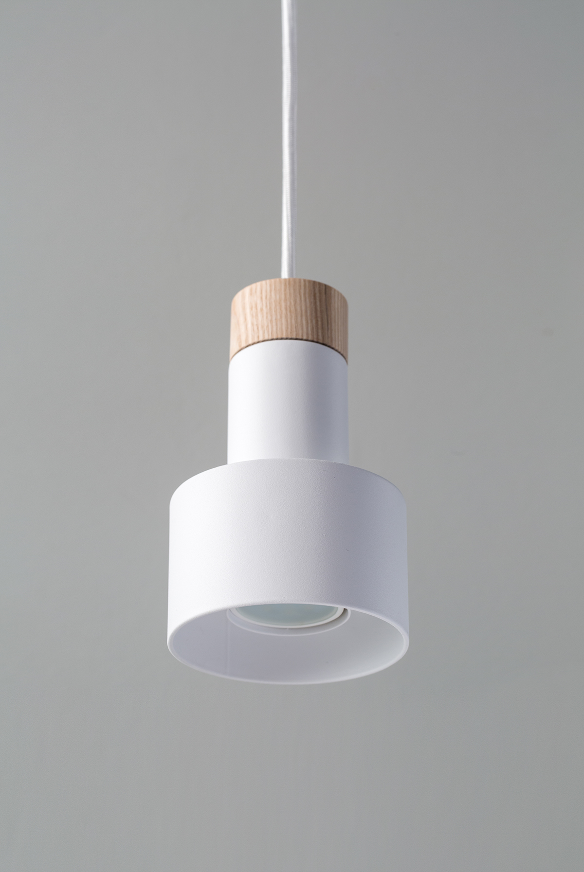 Metal，wood，a chandelier，