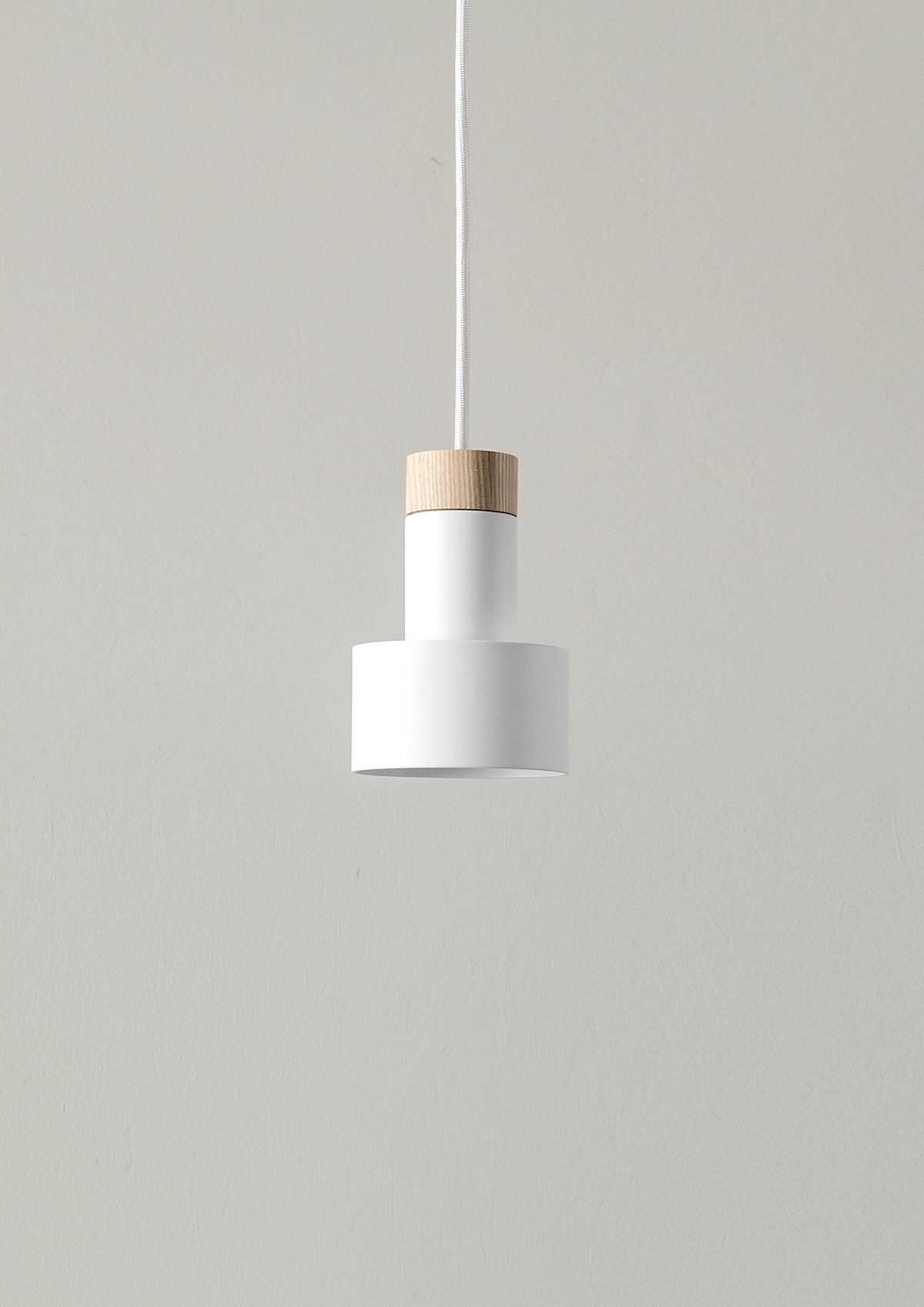 Metal，wood，a chandelier，