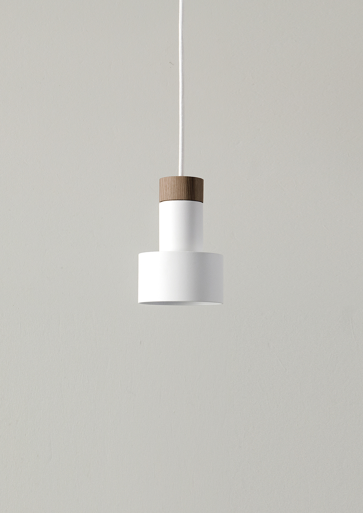 Metal，wood，a chandelier，