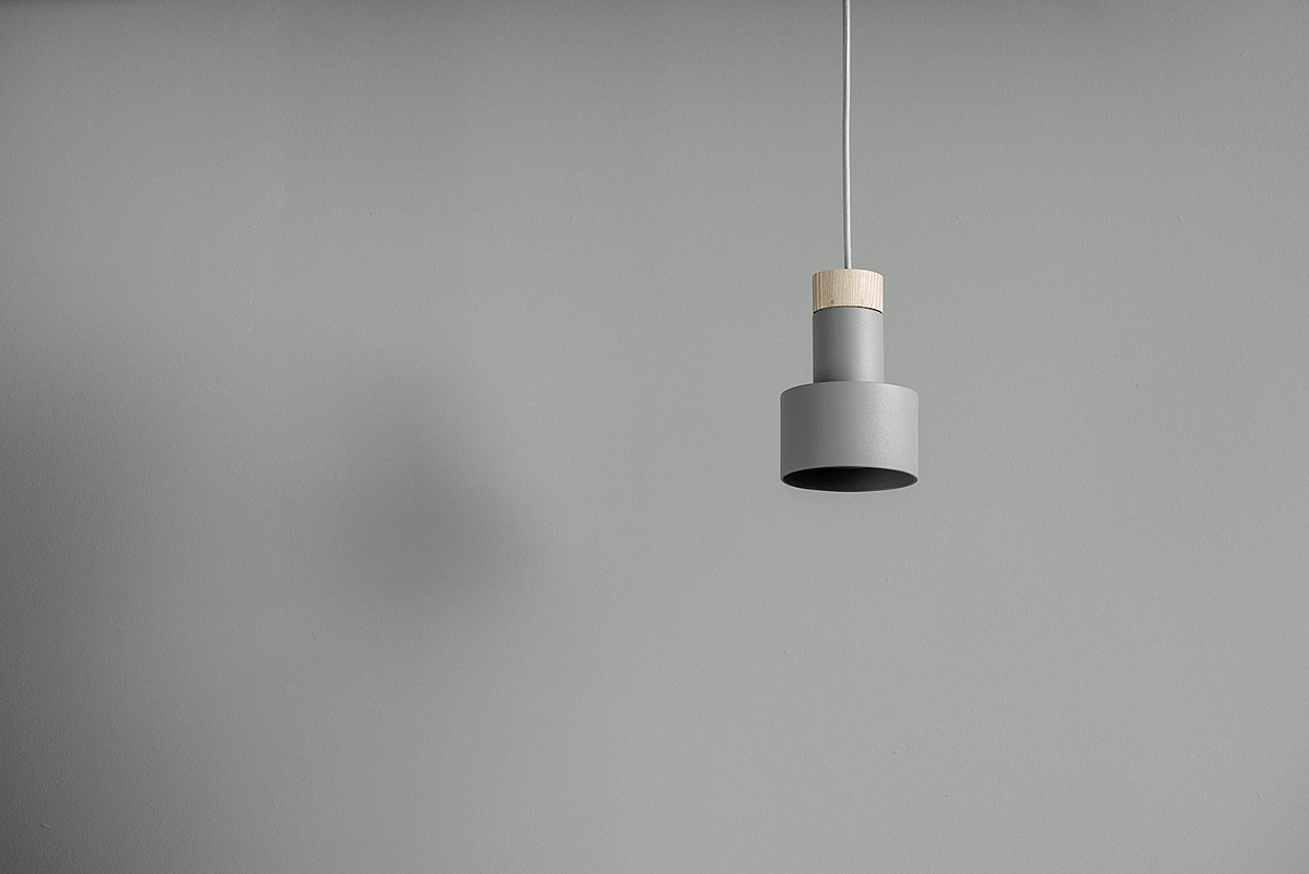 Metal，wood，a chandelier，
