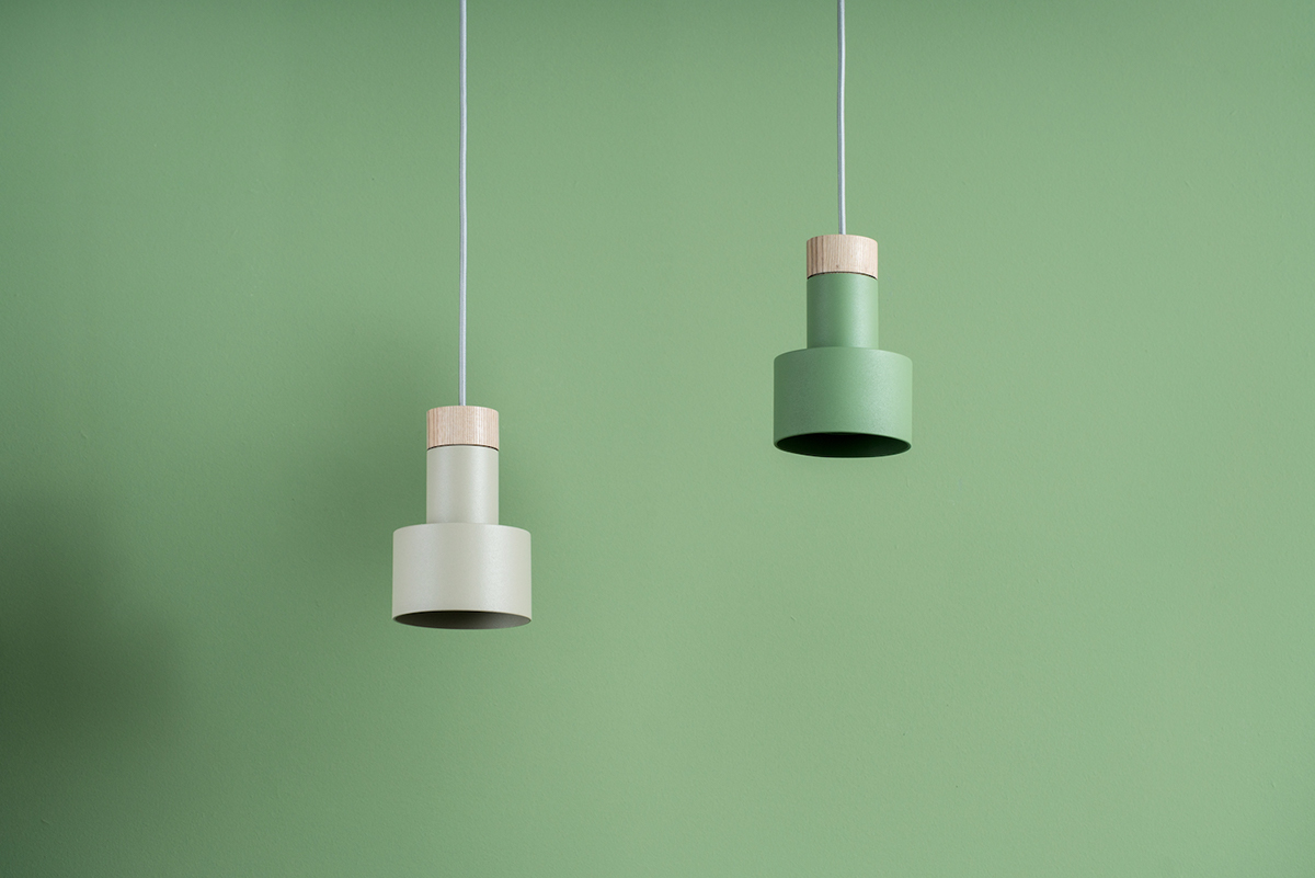 Metal，wood，a chandelier，