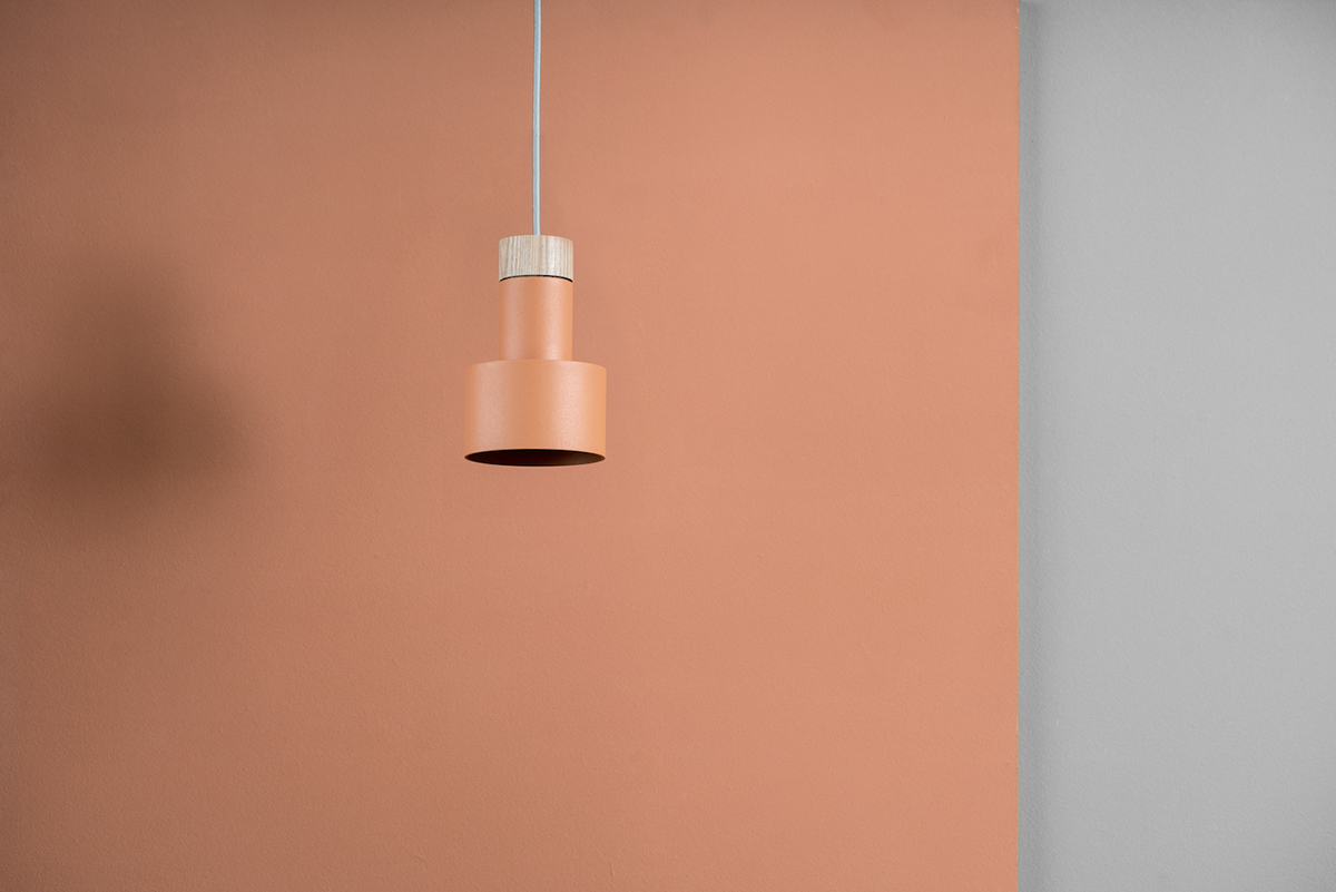 Metal，wood，a chandelier，