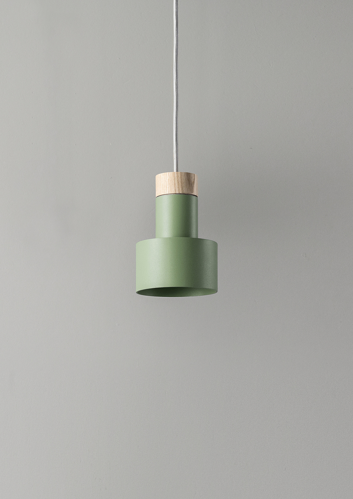 Metal，wood，a chandelier，