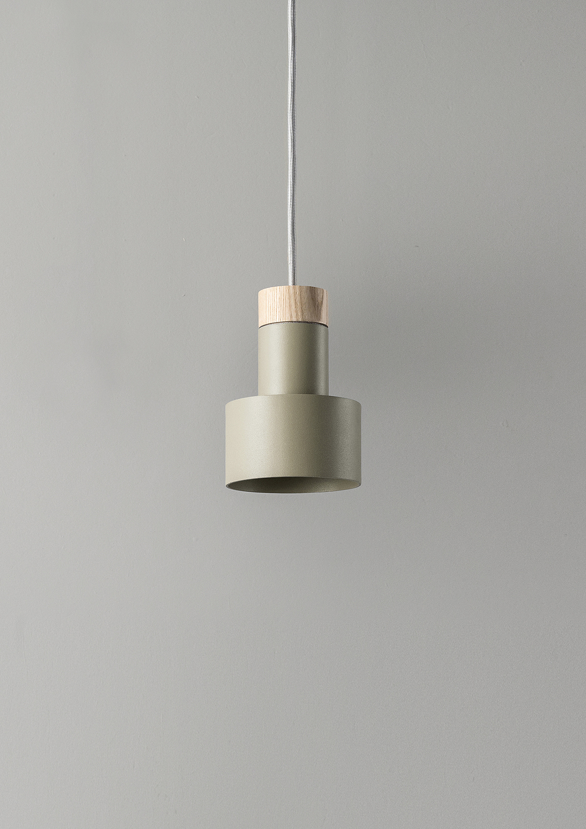 Metal，wood，a chandelier，