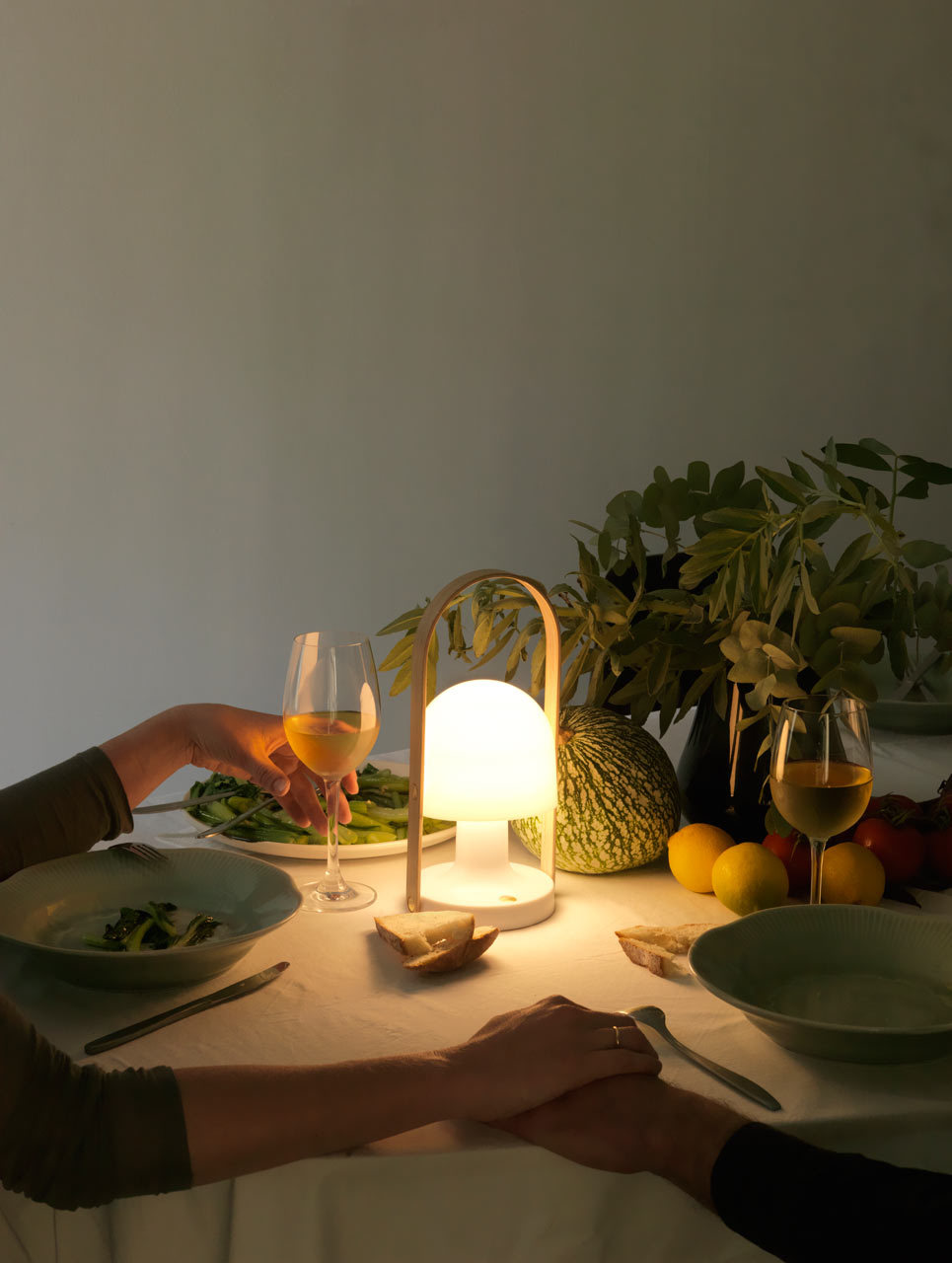 lamp，lamps and lanterns，portable，Portable，wood，Northern Europe，