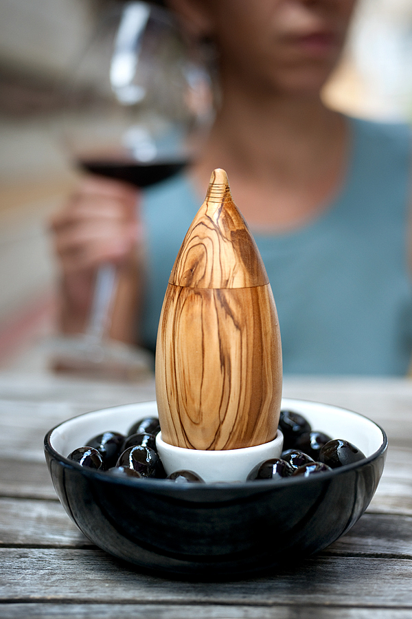 olive，Bionics Design ，Fruit tray，Olive wood，Garbage collection，Porcelain and wood，bowl，container，Cylindrical design，