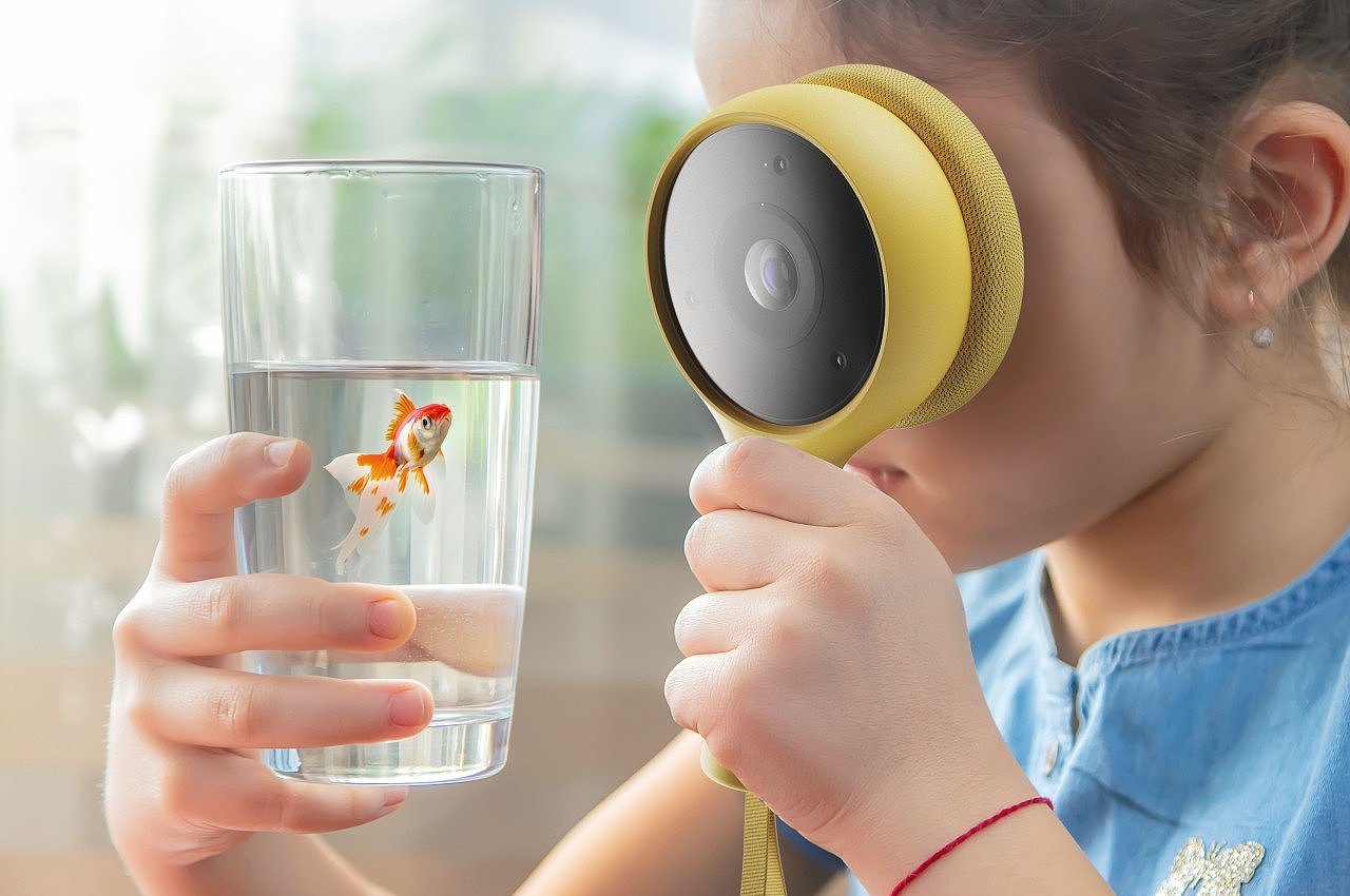 children，magnifier，immerse，